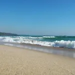 Διαμέρισμα By The Sea - With Free Parking *
