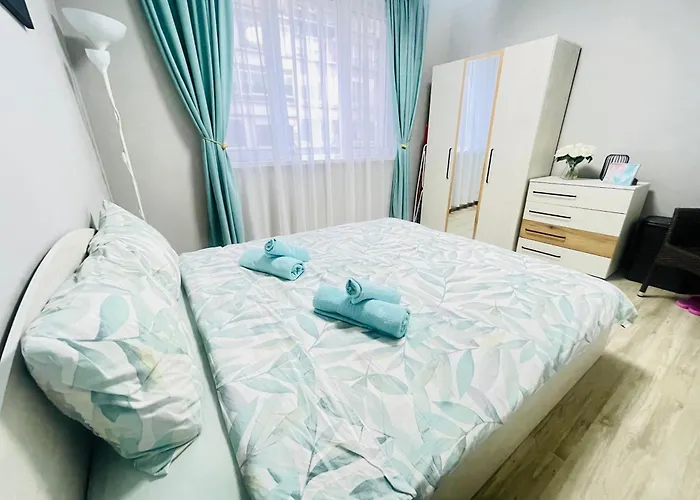 By The Sea - With Free Parking شقة فارنا