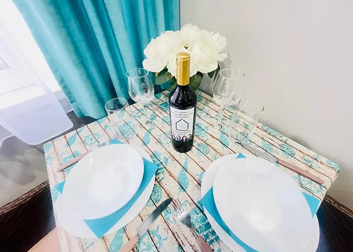 By The Sea - With Free Parking فارنا