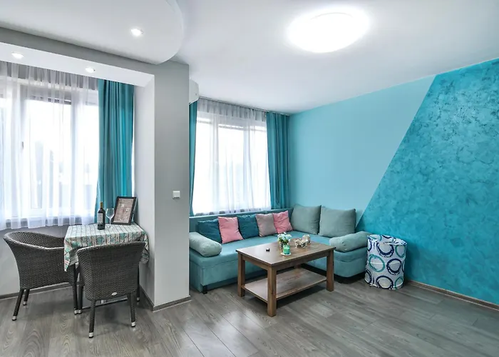 By The Sea - With Free Parking شقة *