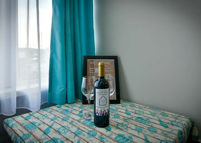 By The Sea - With Free Parking فارنا