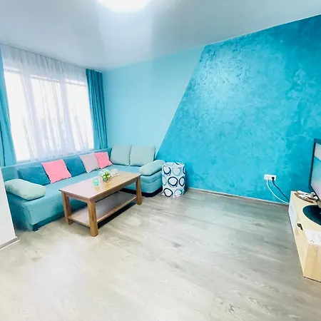 By The Sea - With Free Parking Apartament *