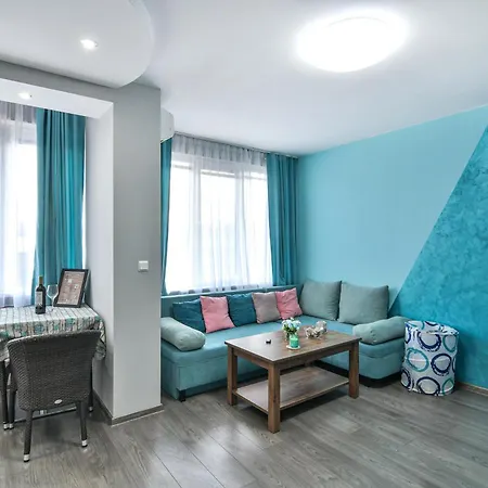 By The Sea - With Free Parking Apartament *