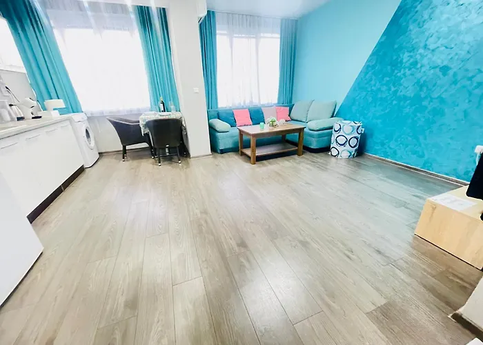 Apartment By The Sea - With Free Parking